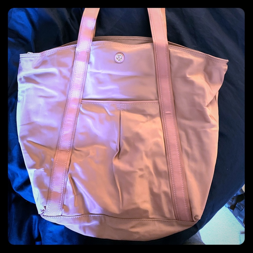 Lululemon should we bag in soft pink.